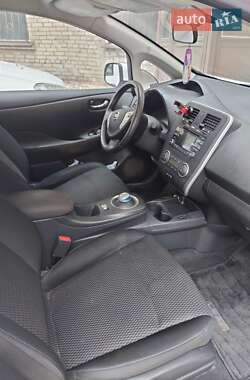 Хэтчбек Nissan Leaf 2014 в 