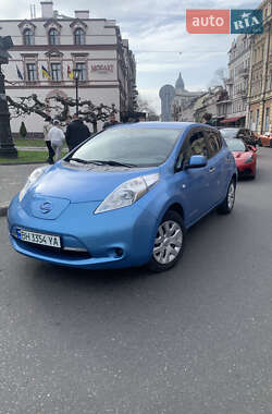 Хэтчбек Nissan Leaf 2012 в 