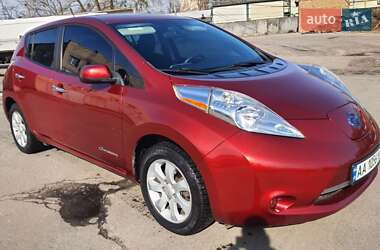 Хетчбек Nissan Leaf 2013 в 