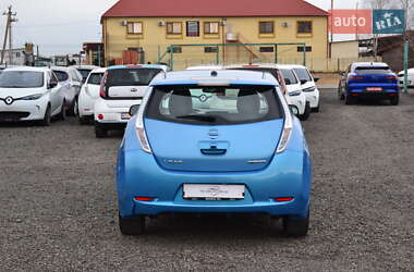Хэтчбек Nissan Leaf 2013 в 