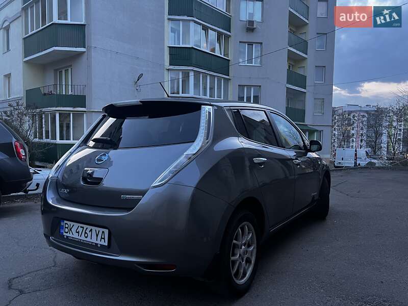 Хэтчбек Nissan Leaf 2015 в Ровно