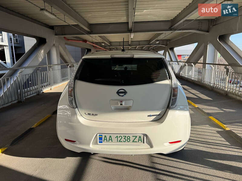 Хэтчбек Nissan Leaf 2016 в Киеве