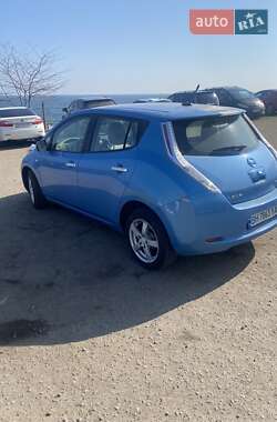 Хэтчбек Nissan Leaf 2012 в 