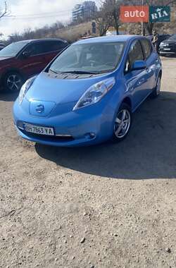 Хэтчбек Nissan Leaf 2012 в 
