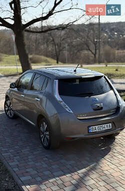 Хэтчбек Nissan Leaf 2013 в 