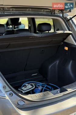 Хэтчбек Nissan Leaf 2013 в 