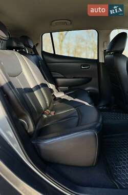 Хэтчбек Nissan Leaf 2013 в 