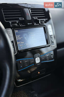 Хэтчбек Nissan Leaf 2013 в 
