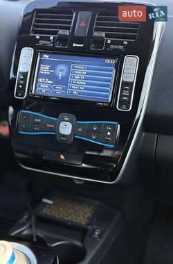 Хэтчбек Nissan Leaf 2013 в 