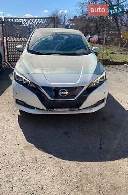 Хэтчбек Nissan Leaf 2018 в 