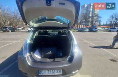 Хэтчбек Nissan Leaf 2016 в 