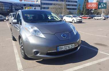 Хэтчбек Nissan Leaf 2016 в 