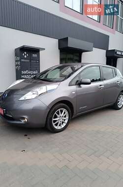 Хэтчбек Nissan Leaf 2015 в 