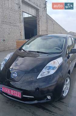 Хэтчбек Nissan Leaf 2012 в 