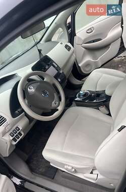 Хэтчбек Nissan Leaf 2012 в 
