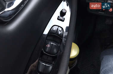 Хэтчбек Nissan Leaf 2014 в 