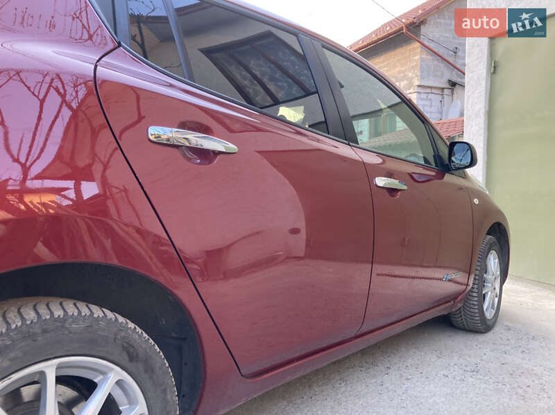 Хэтчбек Nissan Leaf 2014 в Львове