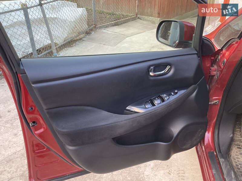 Хэтчбек Nissan Leaf 2014 в Львове