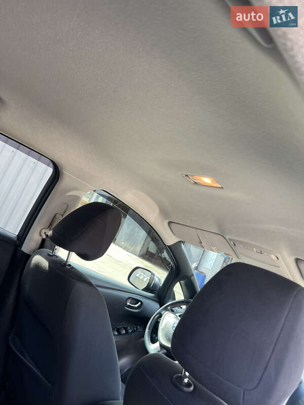 Хэтчбек Nissan Leaf 2013 в Днепре