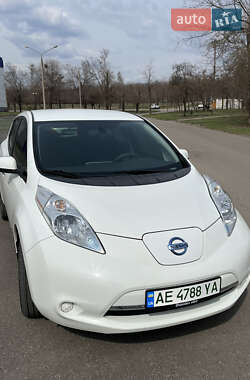 Хетчбек Nissan Leaf 2015 в 