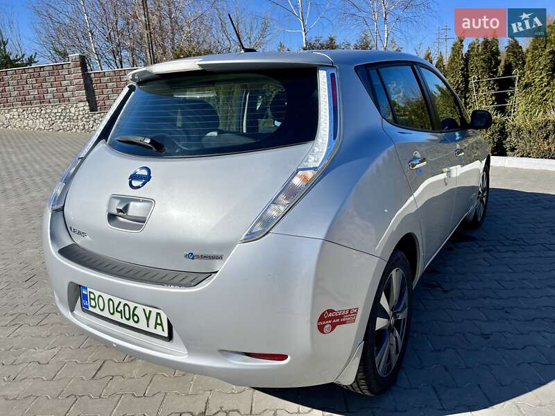 Хетчбек Nissan Leaf 2016 в Волочиську