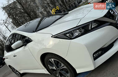 Хэтчбек Nissan Leaf 2022 в 