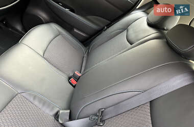 Хэтчбек Nissan Leaf 2022 в 