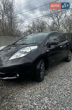 Хетчбек Nissan Leaf 2014 в 