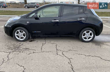 Хэтчбек Nissan Leaf 2012 в 