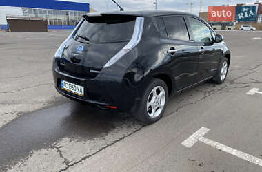 Хэтчбек Nissan Leaf 2012 в 