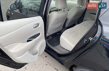 Хэтчбек Nissan Leaf 2012 в 