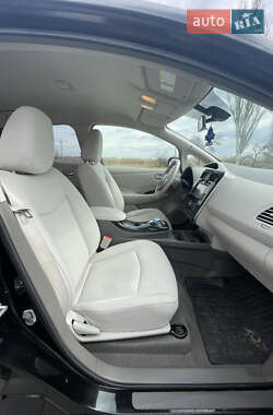Хетчбек Nissan Leaf 2012 в 