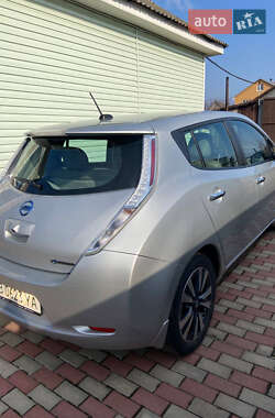Хэтчбек Nissan Leaf 2016 в 
