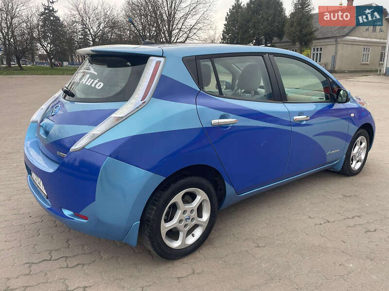 Хетчбек Nissan Leaf 2011 в Бурштині