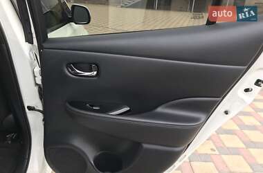 Хэтчбек Nissan Leaf 2013 в 