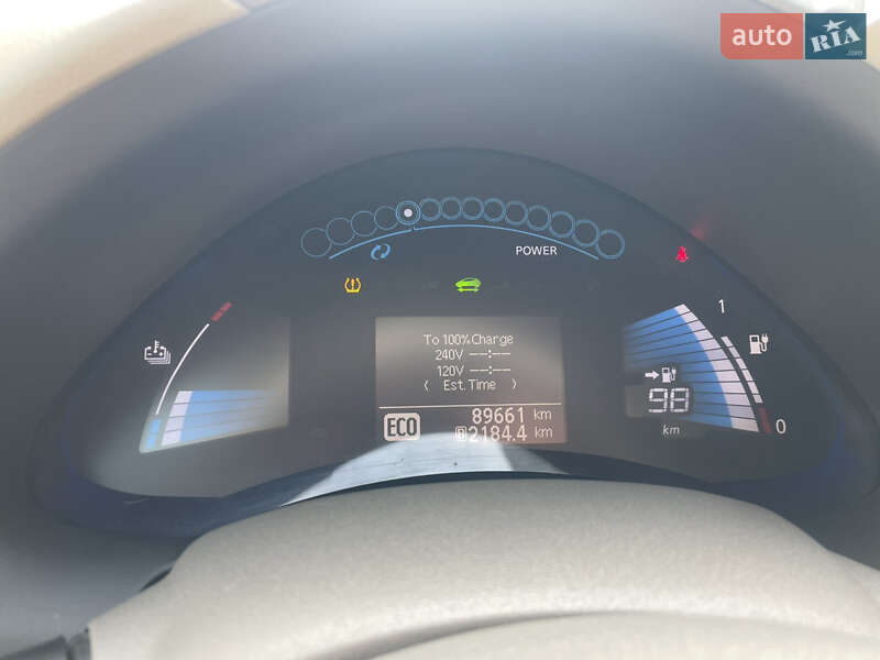 Хетчбек Nissan Leaf 2011 в 