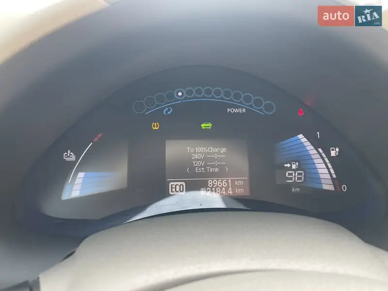 Хетчбек Nissan Leaf 2011 в 