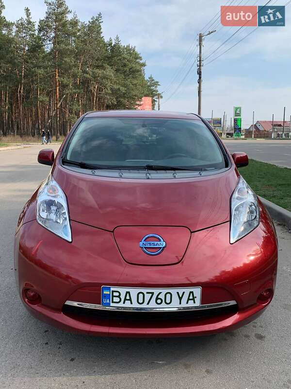 Хэтчбек Nissan Leaf 2014 в 