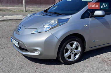 Хэтчбек Nissan Leaf 2013 в 
