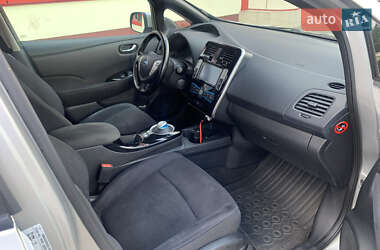 Хэтчбек Nissan Leaf 2013 в 