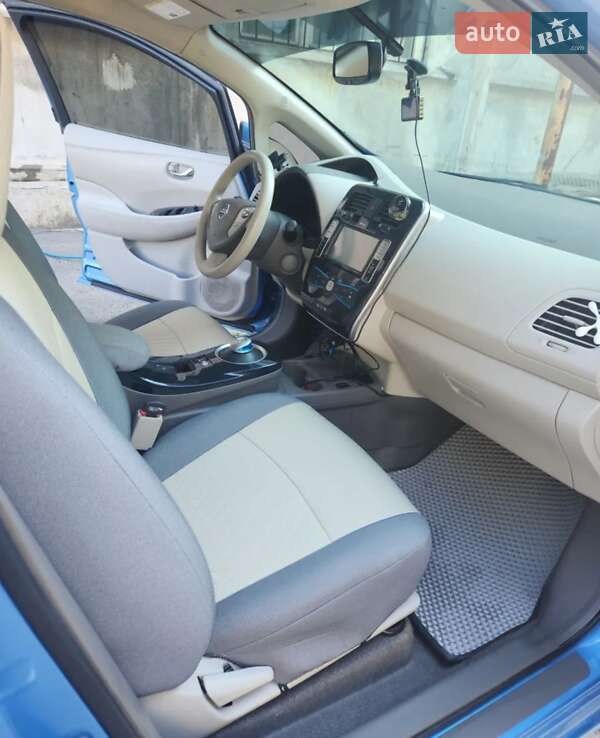 Хэтчбек Nissan Leaf 2012 в Днепре