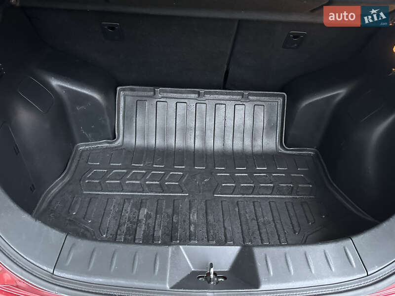 Хэтчбек Nissan Leaf 2016 в Стрые