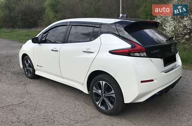 Хэтчбек Nissan Leaf 2018 в 