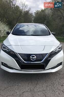 Хэтчбек Nissan Leaf 2018 в 