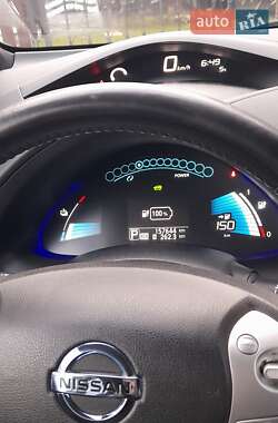 Хэтчбек Nissan Leaf 2013 в 