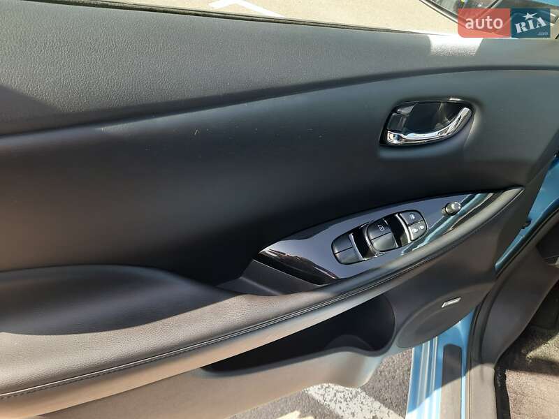 Хетчбек Nissan Leaf 2013 в Луцьку