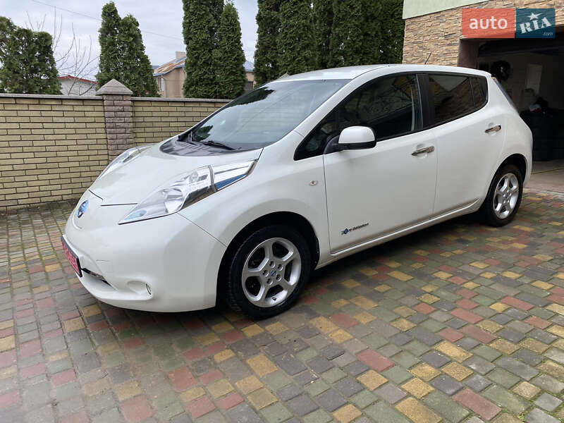 Хэтчбек Nissan Leaf 2014 в Черновцах