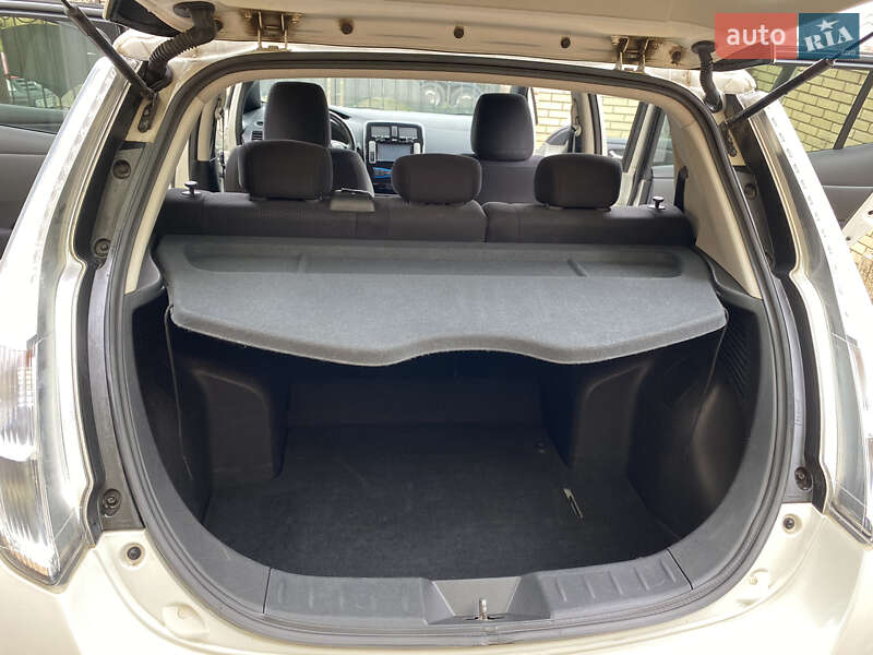 Хэтчбек Nissan Leaf 2014 в Черновцах