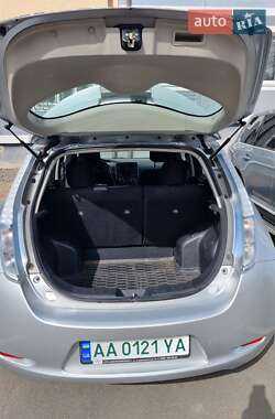 Хетчбек Nissan Leaf 2013 в 