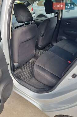 Хетчбек Nissan Leaf 2013 в 